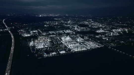 工业化工厂夜景航拍