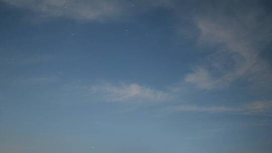 乡村夏天晚上天空延时夜空蓝天白云星星云朵