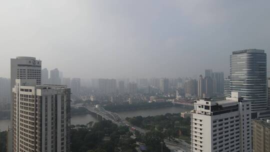 雾霾天气的广州城区