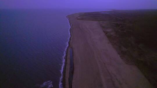 青海湖沙滩草地航拍风光