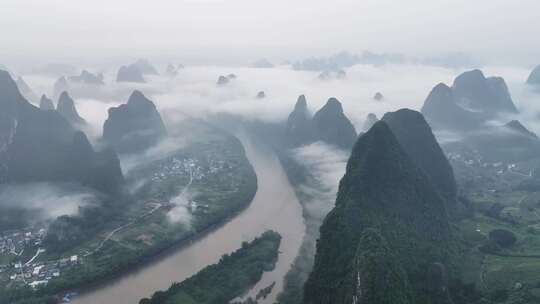 航拍桂林山水风光云雾缭绕