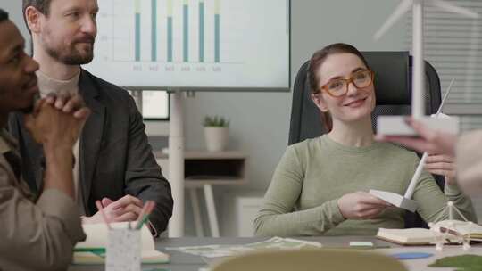 【合集】商务办公开会讨论合作