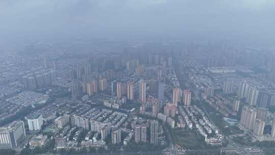 城市暴雨来临乌云密布航拍