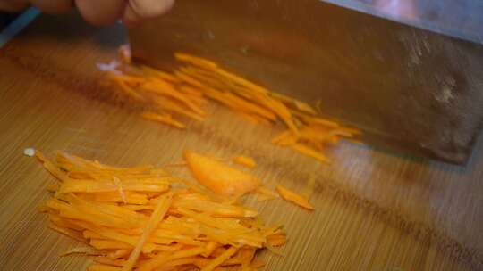 胡萝卜削皮切丝切片切菜