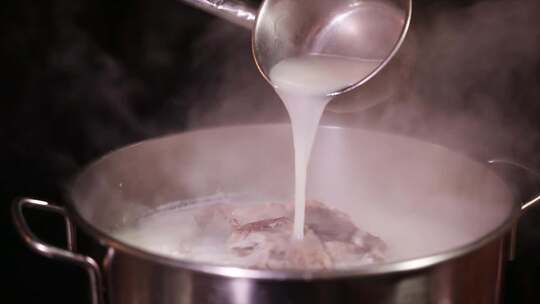 白色醇厚的老羊汤制作工艺