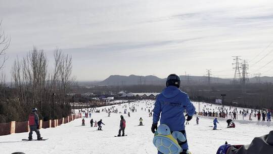 户外滑雪滑雪场滑雪运动滑雪的人视频素材模板下载