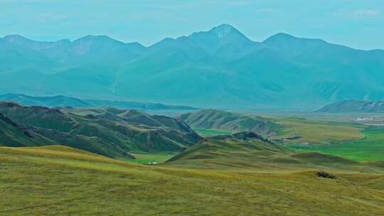 独库公路的草原美景