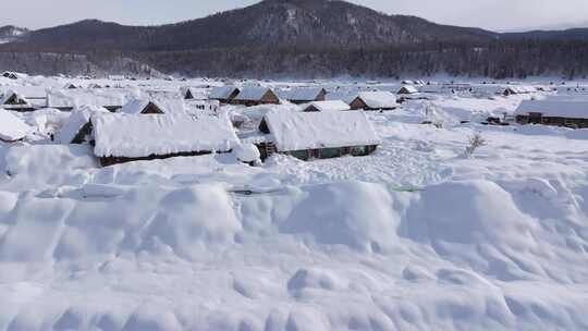 航拍新疆禾木雪景森林雪地小木屋禾木桥雪山