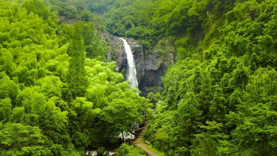 无人机航拍宁波雁苍山风景区雁苍山瀑布