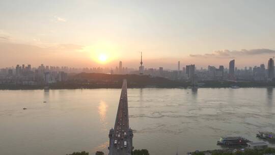 武汉长江大桥，平视侧移镜头视频素材模板下载