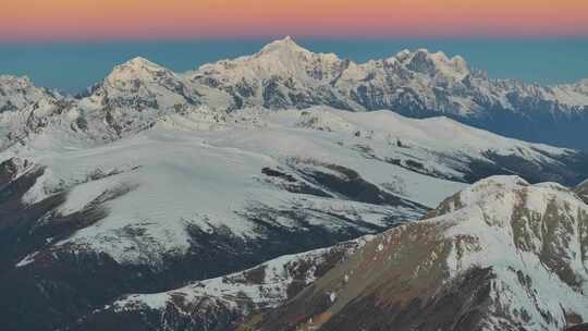 航拍雪山