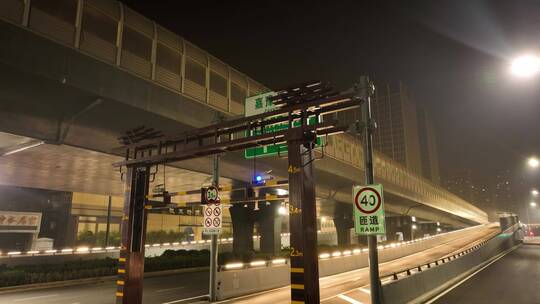 疫情下洛阳城市交通夜景