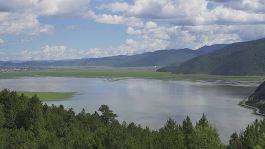 云南香格里拉纳帕海依拉草原全景