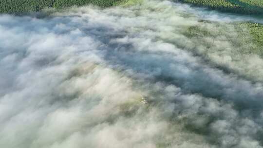航拍青山云雾缭绕