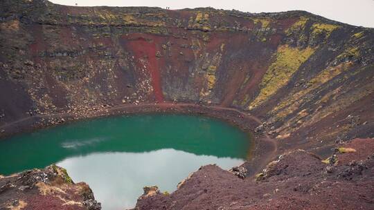 冰岛的火山口湖