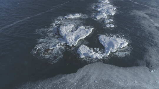 南极洲海洋开阔水域岩石鸟瞰图