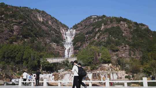 台州天台山大瀑布游客游览瀑布景区延时