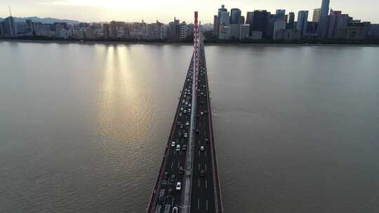 航拍跨江大桥车流