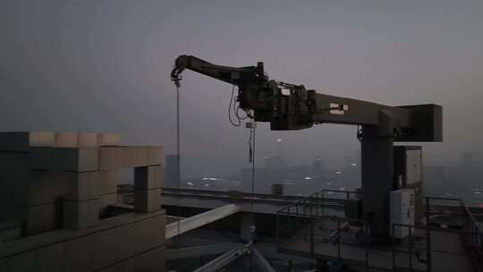 深圳南山汉京大厦楼顶塔吊视频素材模板下载