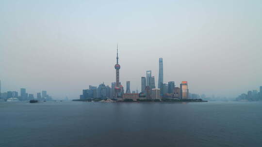 中国上海|从外滩看上海从白天到夜晚的天际