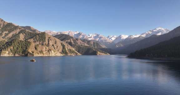 天山天池秋景航拍