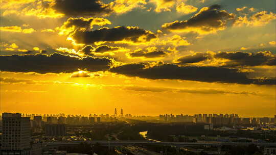 震撼城市日出