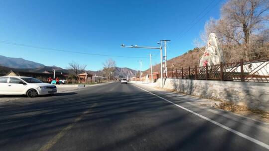 行车视角道路两侧绿化风景开车第一视角开车