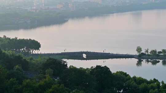 夏季清晨杭州西湖断桥