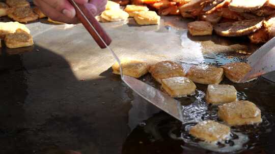 街边美食油煎豆腐角