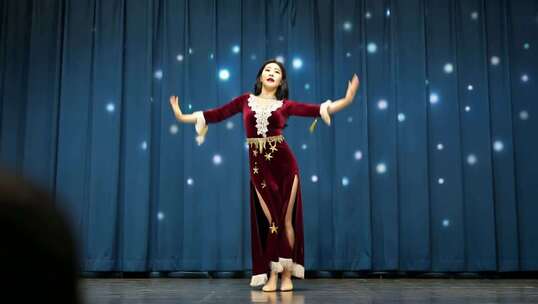 女子舞台舞蹈表演