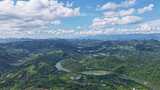 高空俯瞰山川河流的自然美景高清在线视频素材下载