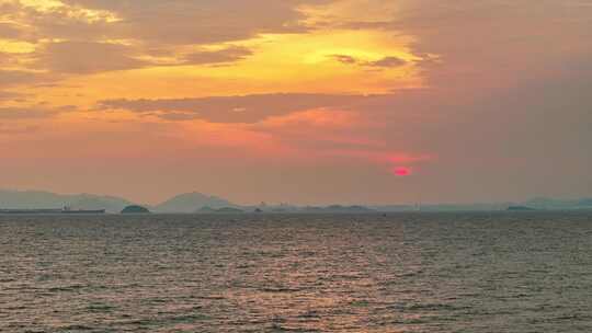 美丽的海上黄昏风景