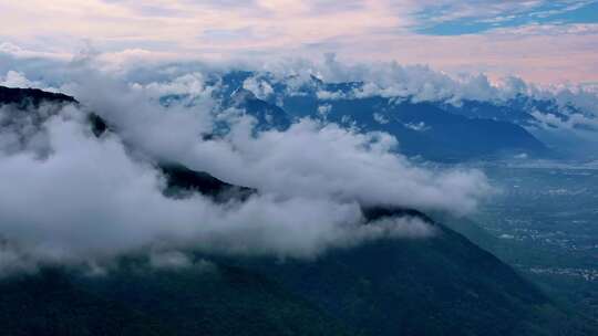 航拍陕西秦岭山脉圭峰山