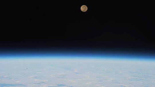 从国际空间站看到的月球