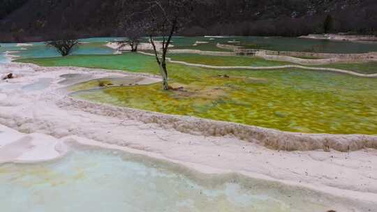 航拍四川九寨沟黄龙景区争艳池映月池迎宾池