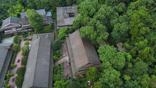 峨眉山报国寺建筑航拍视频