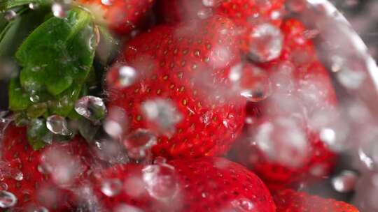 清洗新鲜成熟草莓视频素材模板下载