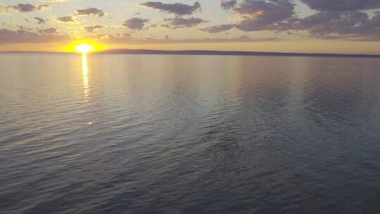 乌拉古湖的落日