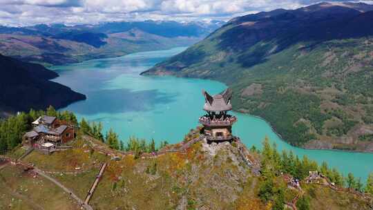 航拍新疆喀纳斯湖绿水青山月亮湾湖水