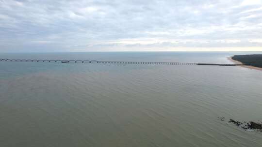 广西北海涠洲岛廊桥大海海洋旅游旅行