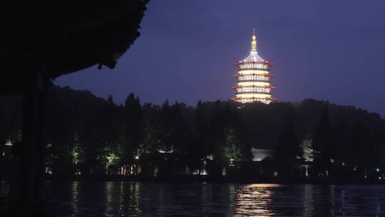 灯火通明西湖风景区雷峰塔夜景