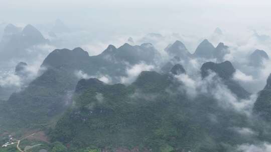 航拍广西桂林烟雨漓江水墨画