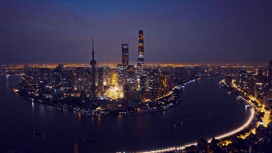 上海中心大厦凌晨航拍