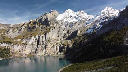 阳光山脉和湖泊