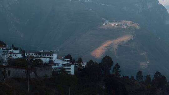 冬季清晨云南苦寒山区暮色光影村庄人家