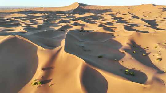 航拍干旱沙漠荒漠沙丘自然风景