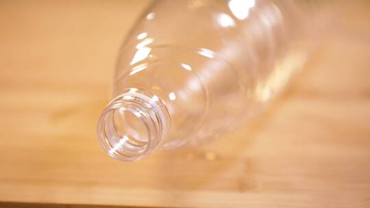 垃圾分类废物利用矿泉水瓶宝特瓶塑料瓶
