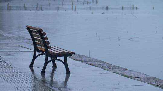 50 杭州 下雨天 西湖 风景 椅子