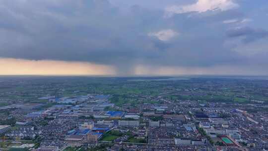 航拍平原地区局部下雨暴雨雨幕夕阳乌云