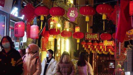 后海烟袋斜街夜景游客视频素材模板下载